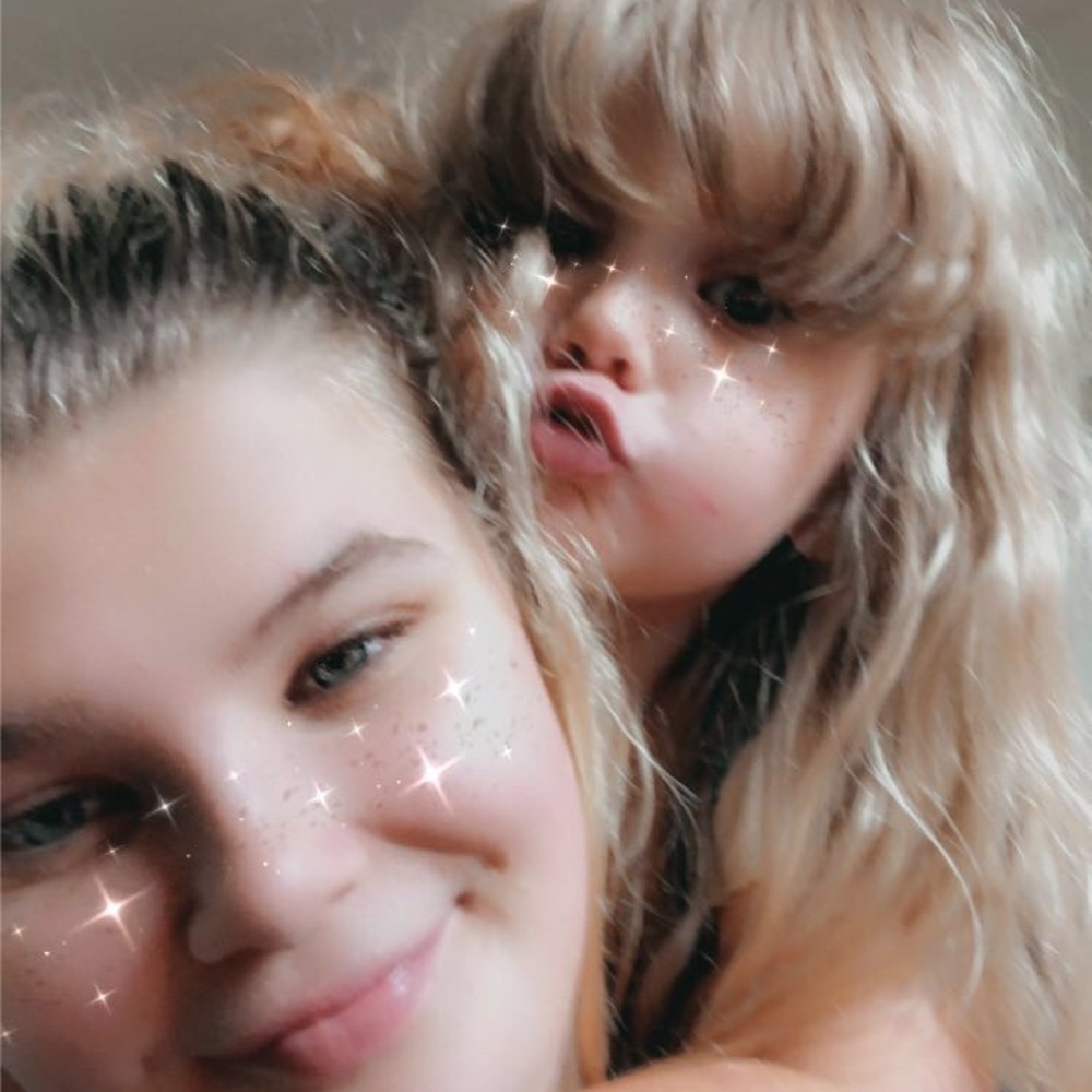 Meet your Posher, Emilee